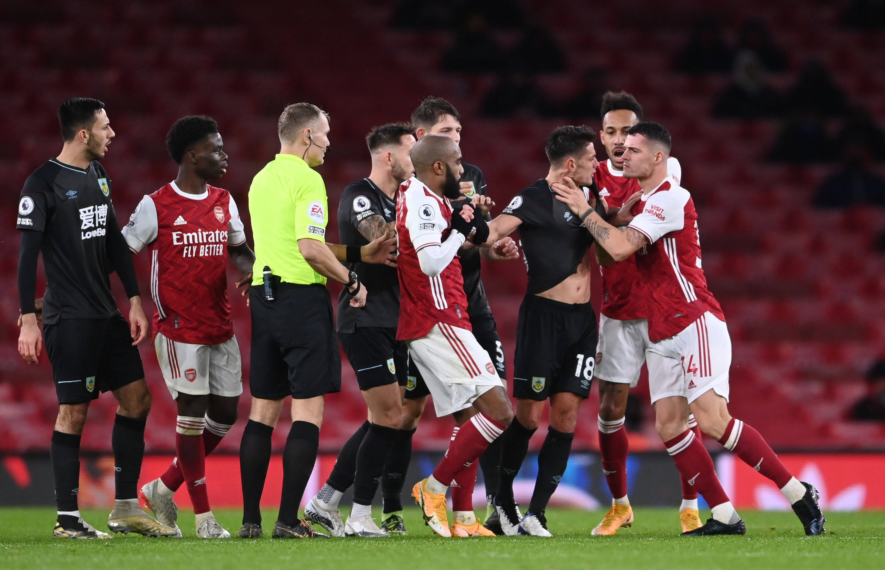 场上具备非 场上具备非